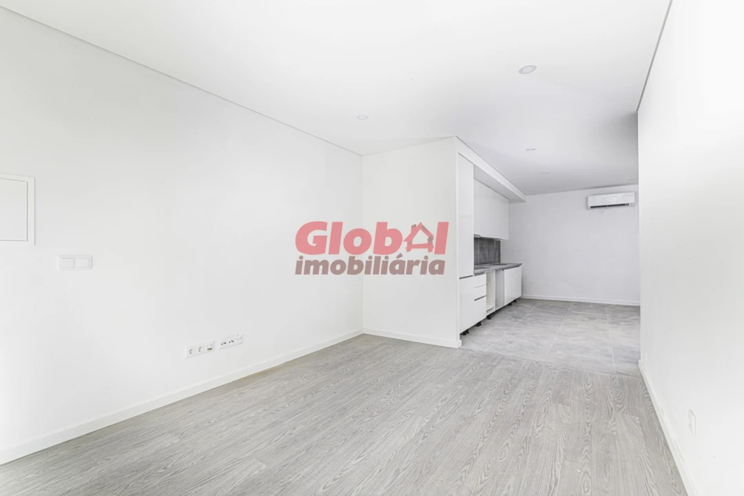 Apartamento T0 para Venda em Repeses e São Salvador Foto 1