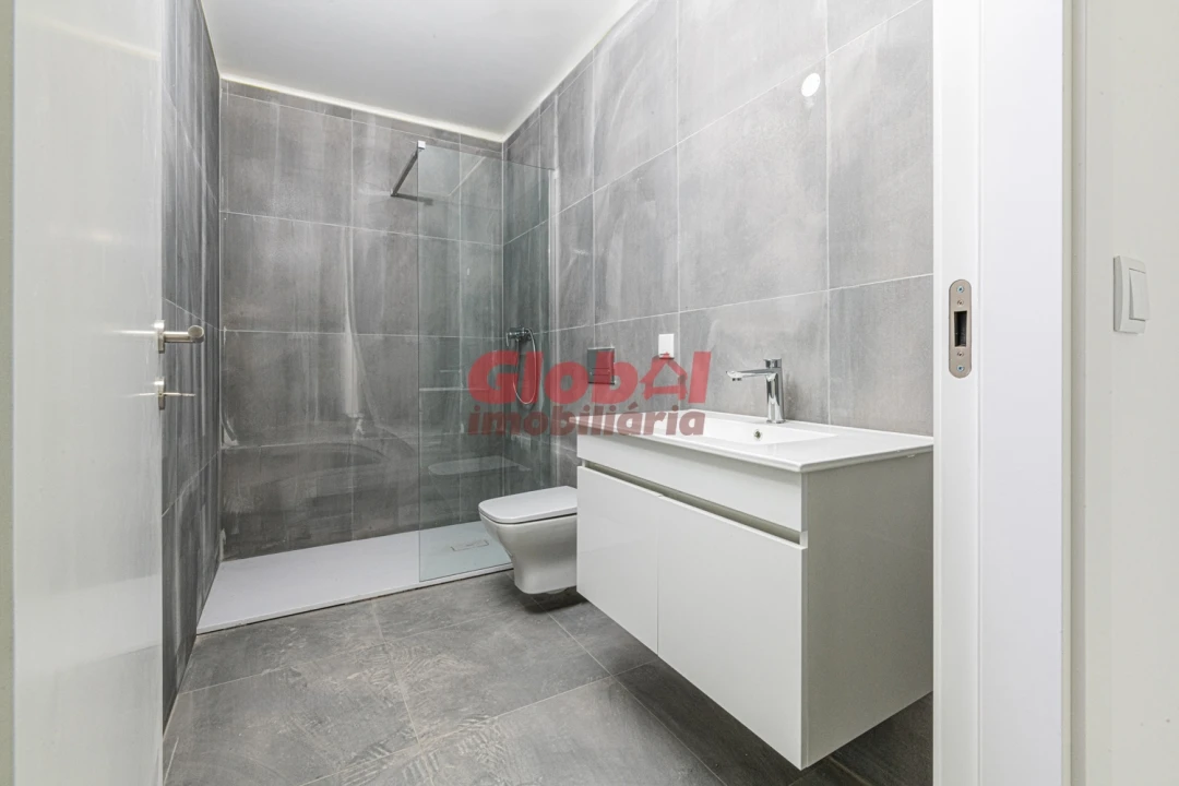 Apartamento T0 para Venda em Repeses e São Salvador Foto 5