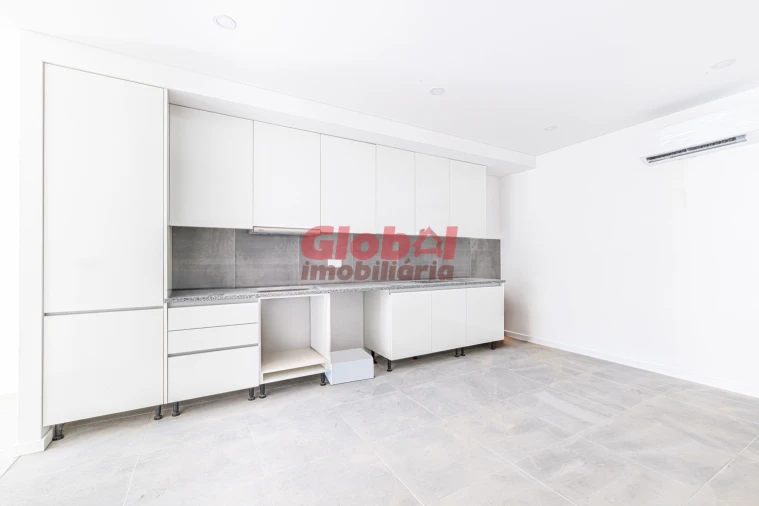 Apartamento T0 para Venda em Repeses e São Salvador Foto 4