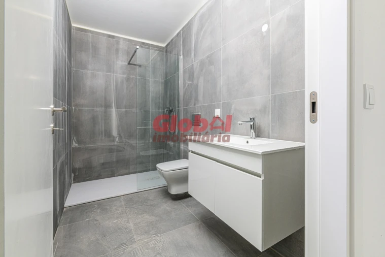 Apartamento T0 para Venda em Repeses e São Salvador Foto 5