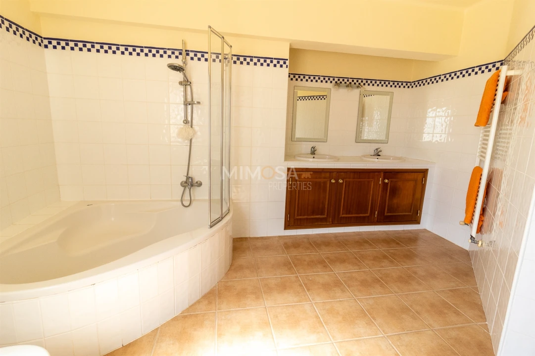 Moradia T4 para Venda em Alvor Foto 39