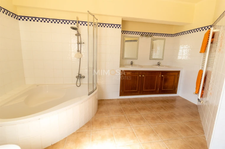 Moradia T4 para Venda em Alvor Foto 39