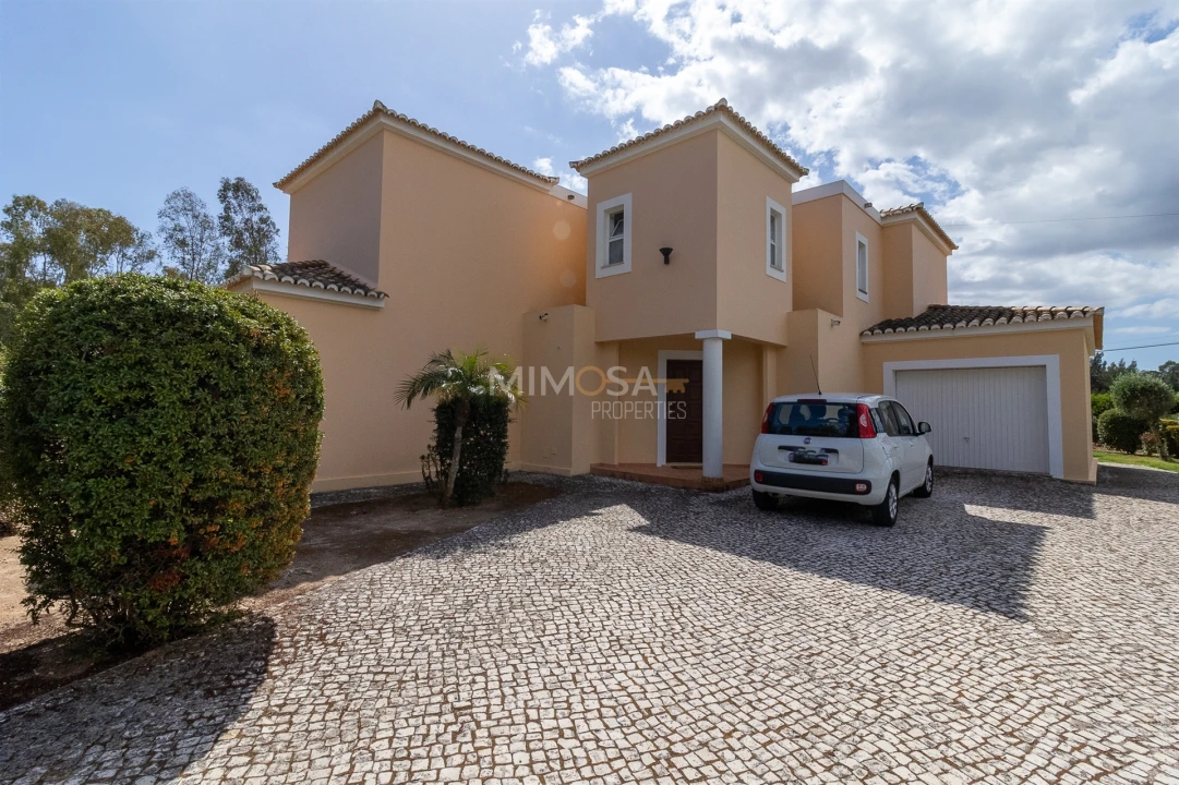 Moradia T4 para Venda em Alvor Foto 8