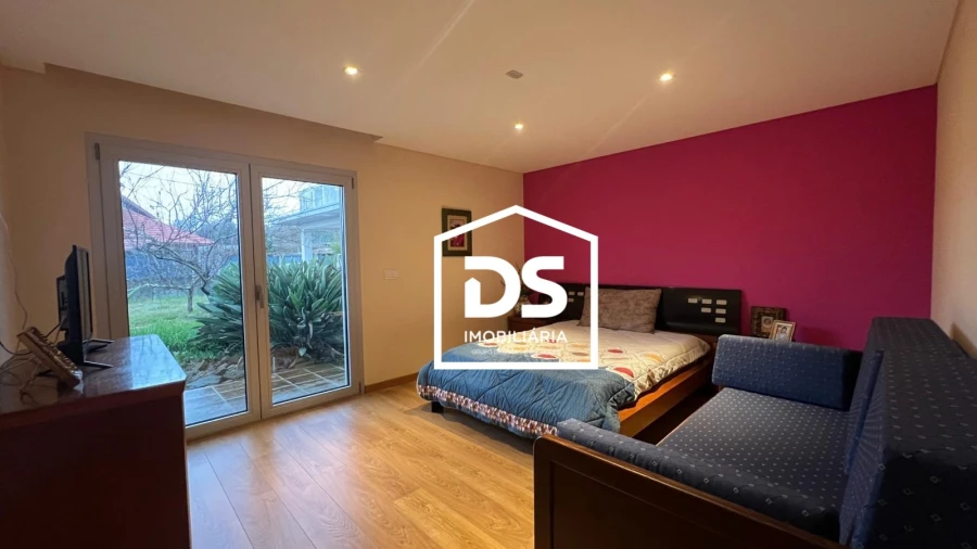 Moradia T4 para Arrendamento em Abraveses Foto 30