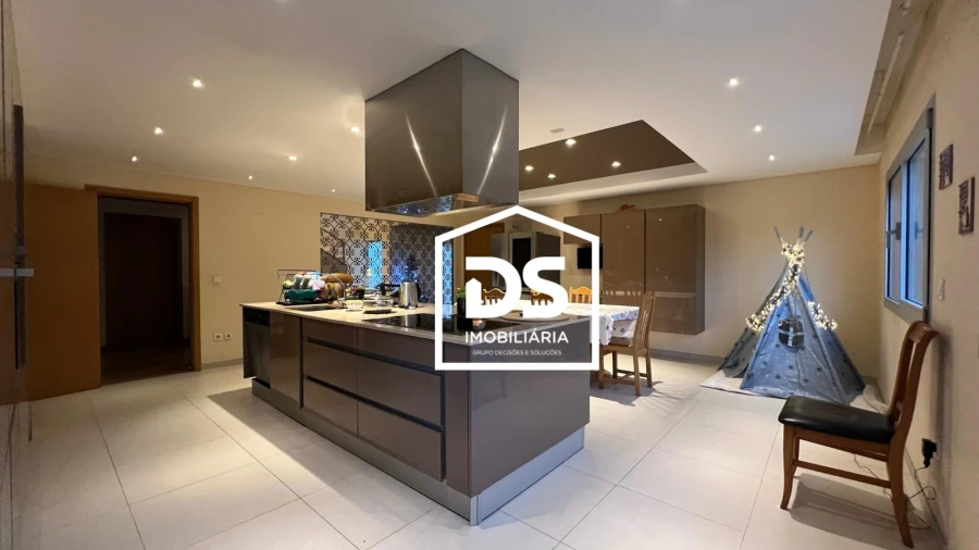 Moradia T4 para Arrendamento em Abraveses Foto 17