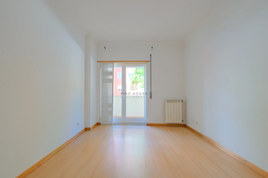 Apartamento T1 para Arrendamento em São Domingos de Rana Foto 15