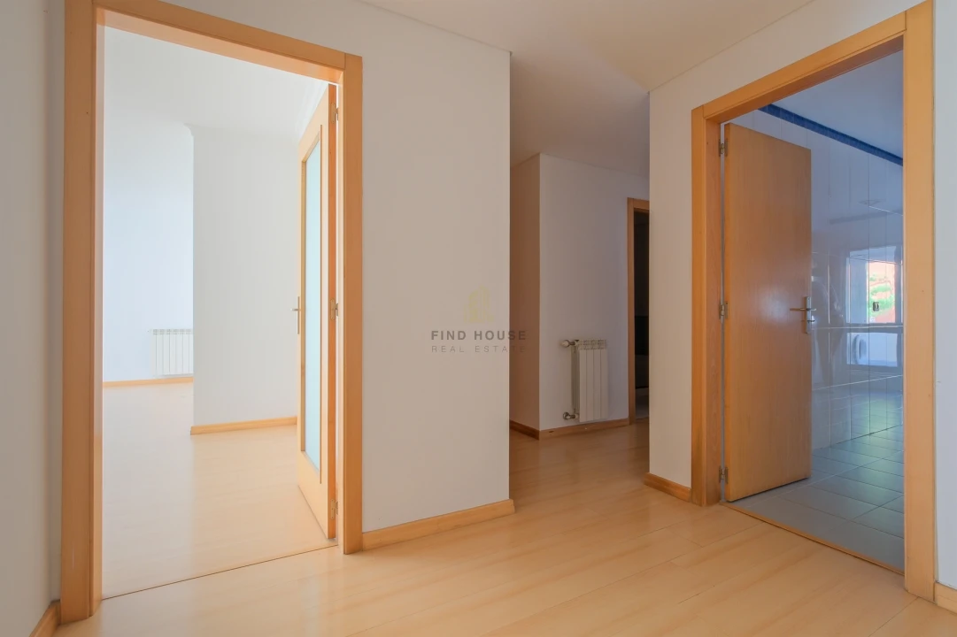 Apartamento T1 para Arrendamento em São Domingos de Rana Foto 3