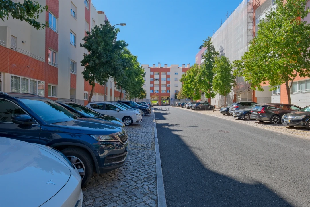 Apartamento T1 para Arrendamento em São Domingos de Rana Foto 28