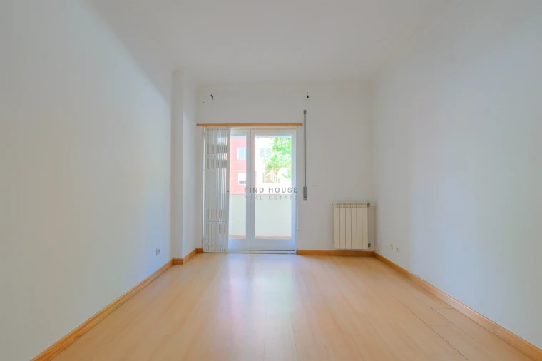 Apartamento T1 para Arrendamento em São Domingos de Rana Foto 15