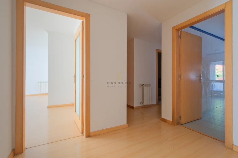 Apartamento T1 para Arrendamento em São Domingos de Rana Foto 3