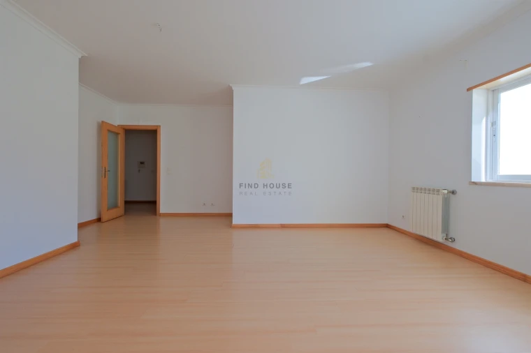 Apartamento T1 para Arrendamento em São Domingos de Rana Foto 7