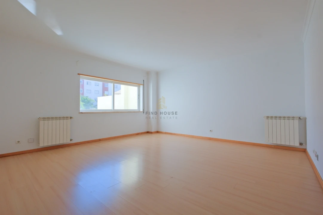 Apartamento T1 para Arrendamento em São Domingos de Rana Foto 10