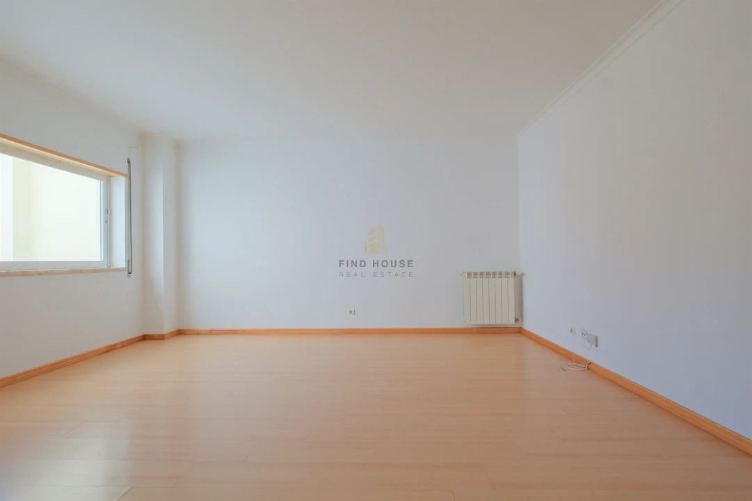 Apartamento T1 para Arrendamento em São Domingos de Rana Foto 9