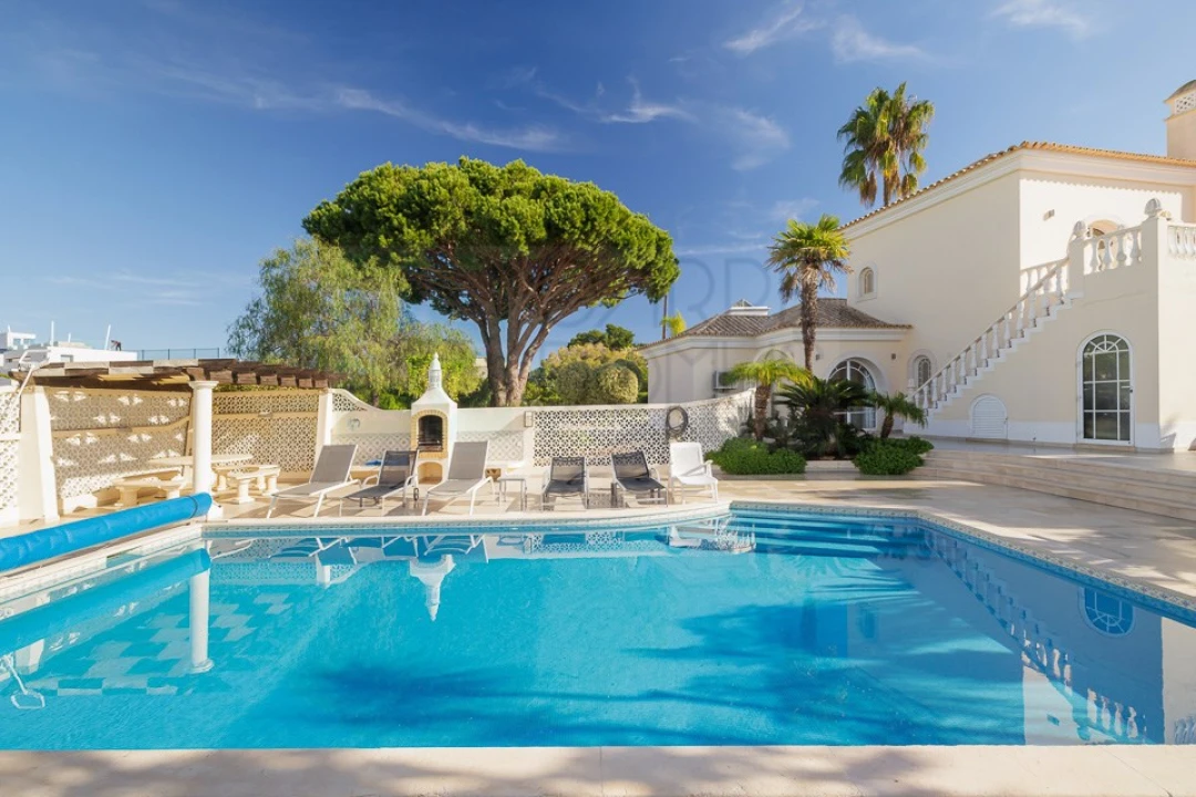 Moradia T4 para Venda em Almancil Foto 1