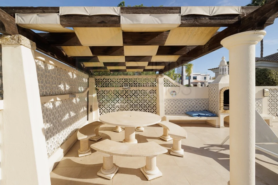 Moradia T4 para Venda em Almancil Foto 14