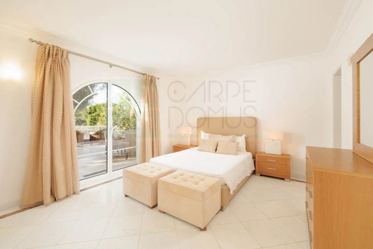 Moradia T4 para Venda em Almancil Foto 36