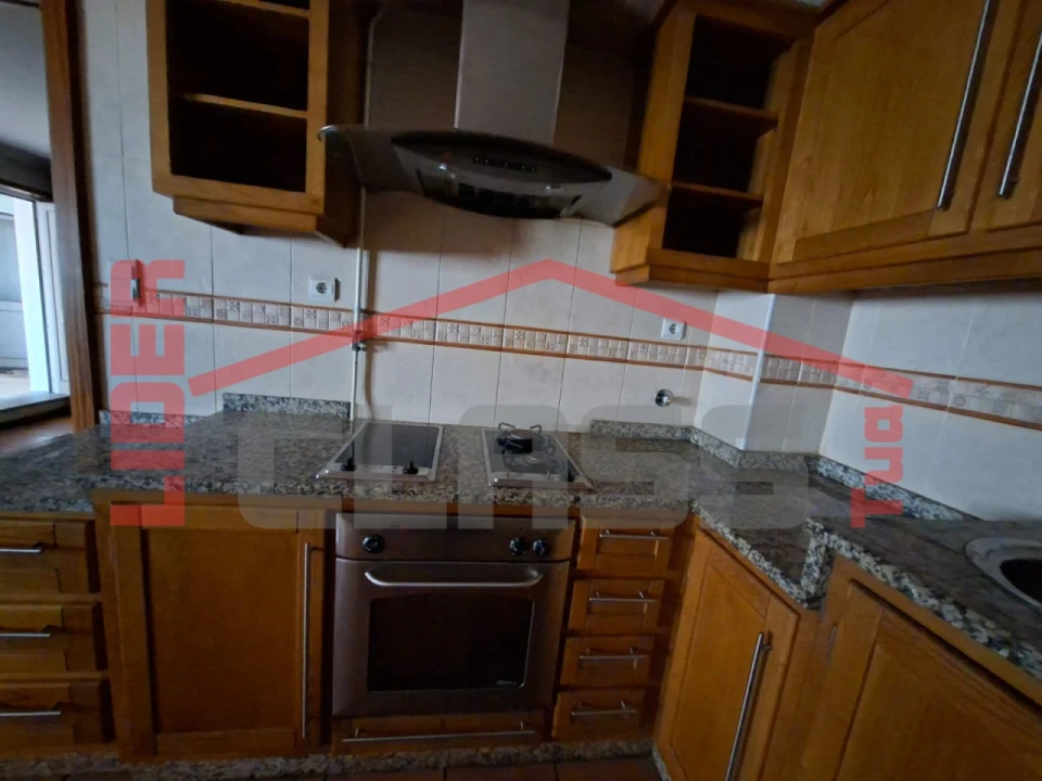 Apartamento T4 para Venda em Vila Flor e Nabo Foto 2