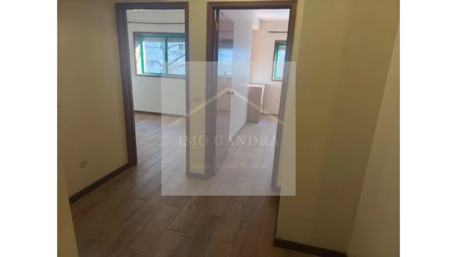 Apartamento T2 para Venda em Aguas Santas Foto 3