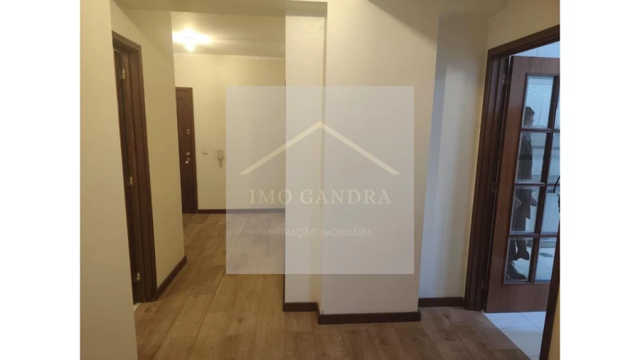 Apartamento T2 para Venda em Aguas Santas Foto 28