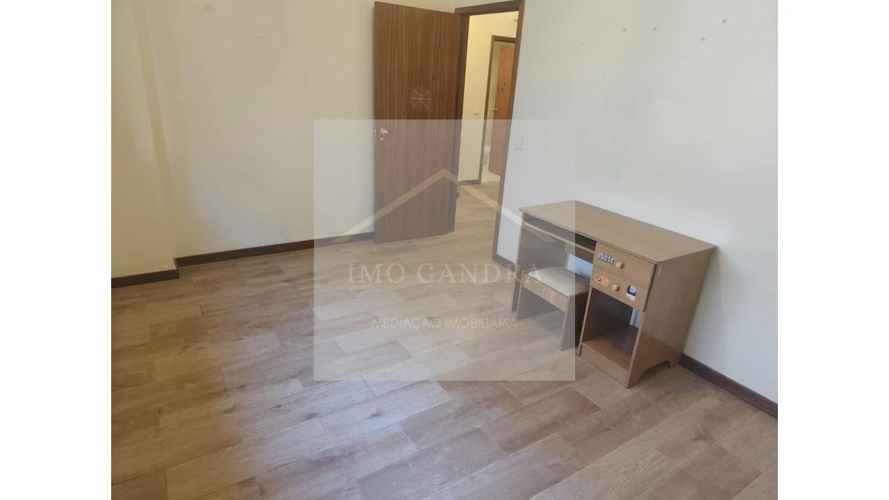 Apartamento T2 para Venda em Aguas Santas Foto 12