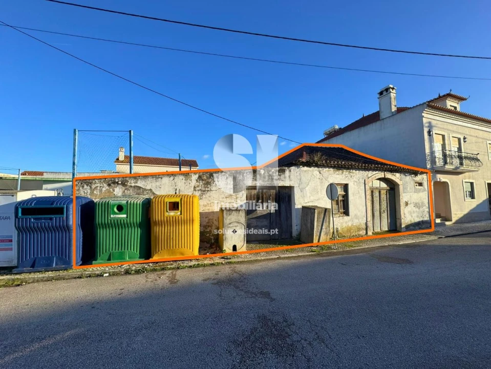 Armazém para Venda em Dois Portos e Runa Foto 1