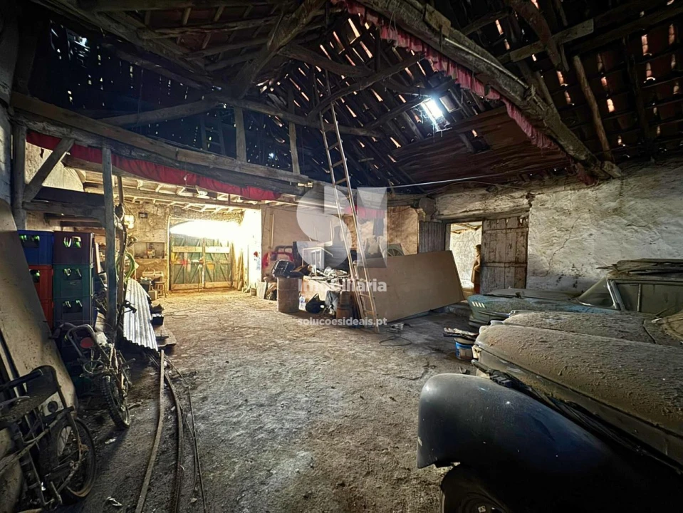 Armazém para Venda em Dois Portos e Runa Foto 17