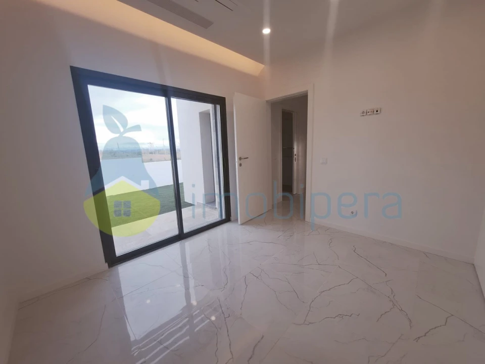 Moradia T2 para Venda em Armação de Pera Foto 9