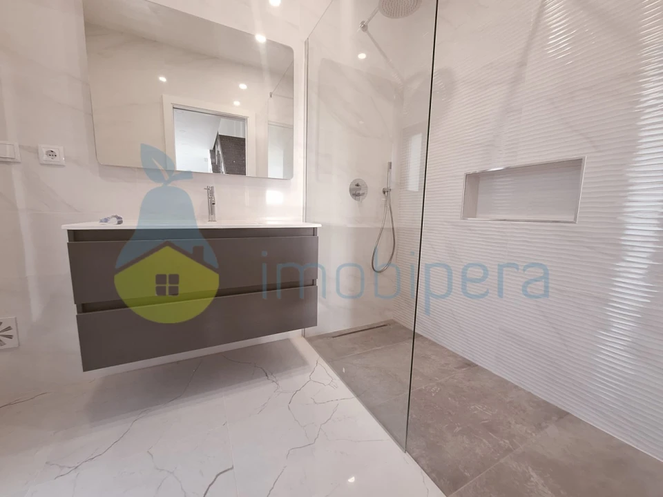 Moradia T2 para Venda em Armação de Pera Foto 13