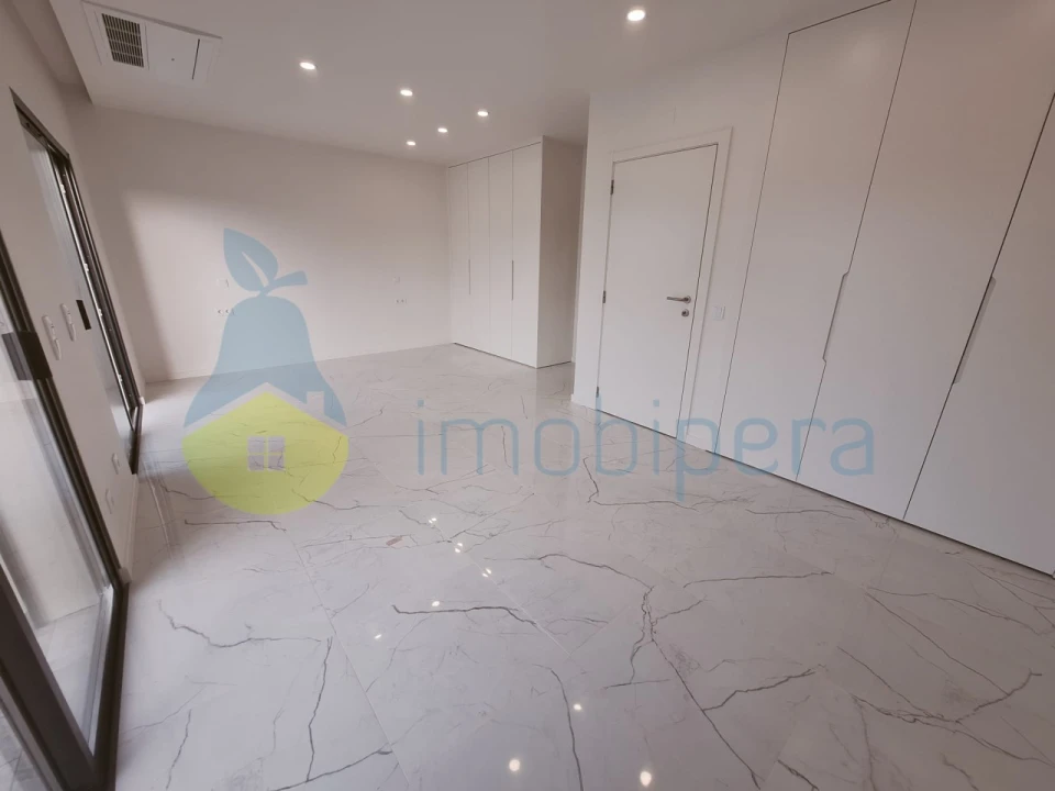 Moradia T2 para Venda em Armação de Pera Foto 17