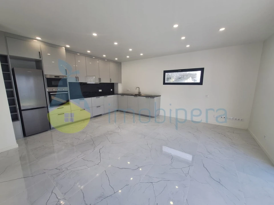 Moradia T2 para Venda em Armação de Pera Foto 5