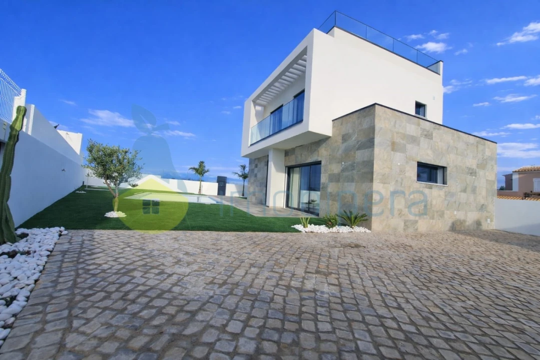 Moradia T2 para Venda em Armação de Pera Foto 4