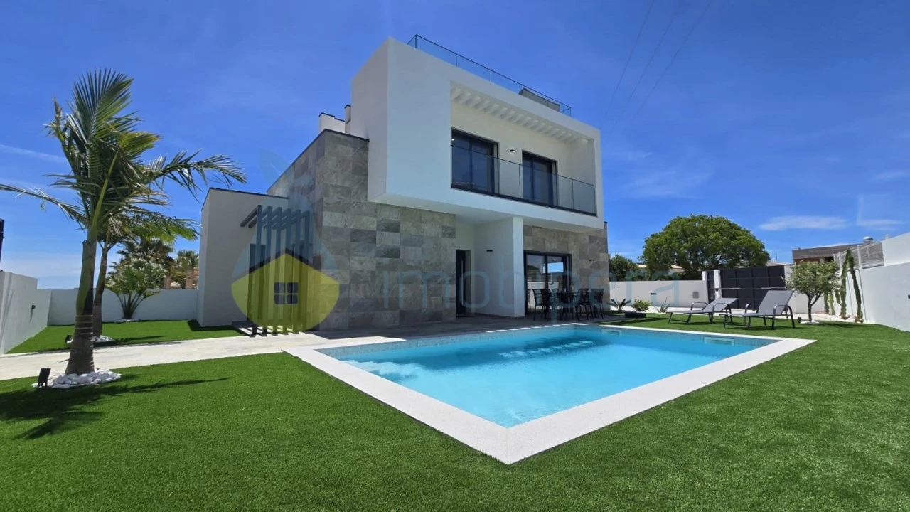 Moradia T2 para Venda em Armação de Pera Foto 1