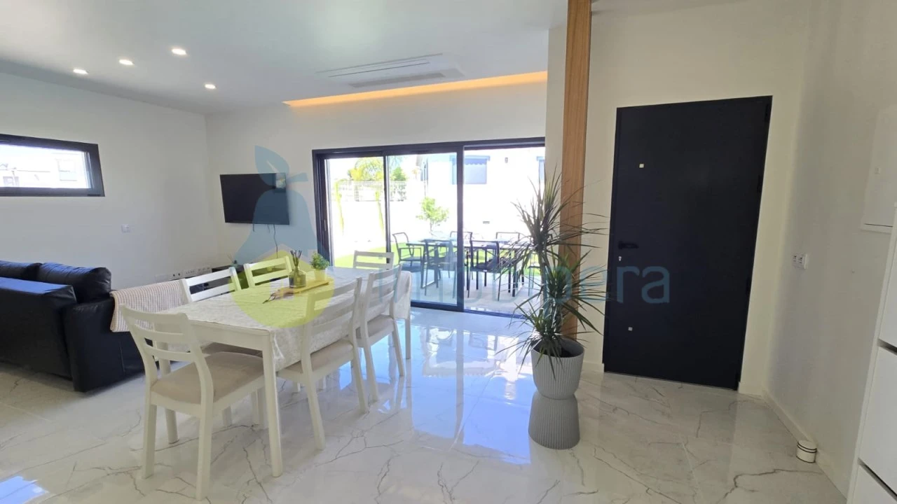 Moradia T2 para Venda em Armação de Pera Foto 12