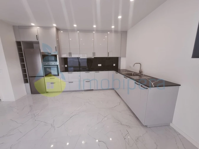 Moradia T2 para Venda em Armação de Pera Foto 6