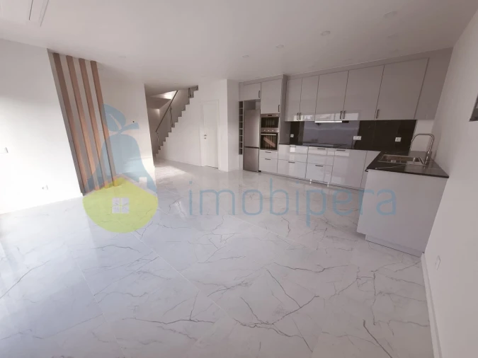 Moradia T2 para Venda em Armação de Pera Foto 7