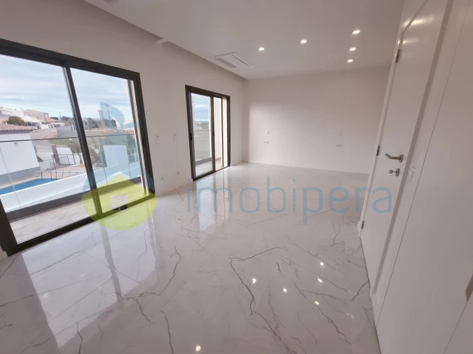 Moradia T2 para Venda em Armação de Pera Foto 18