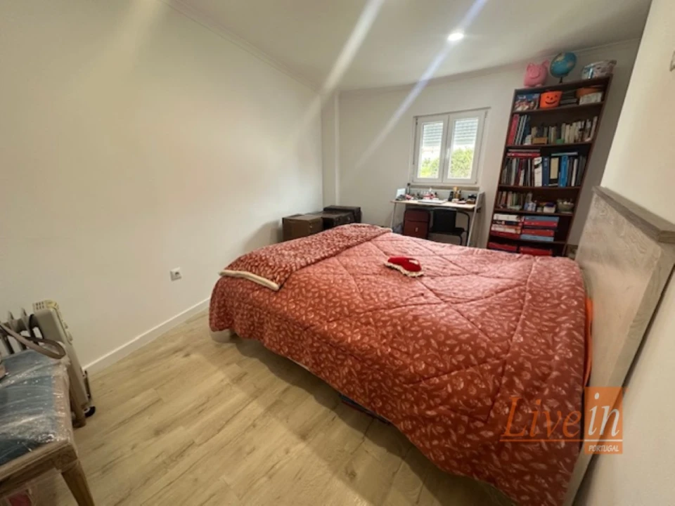 Moradia T2 para Venda em Igreja Nova e Cheleiros Foto 14