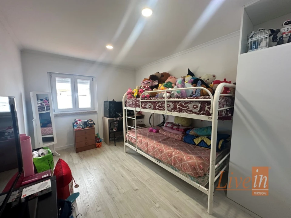 Moradia T2 para Venda em Igreja Nova e Cheleiros Foto 15