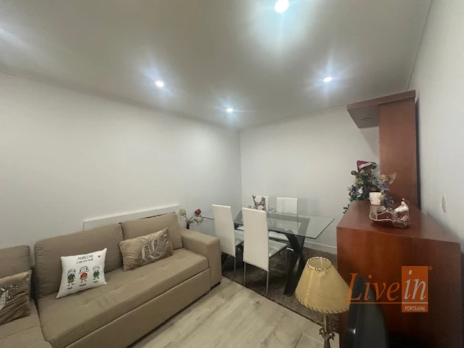 Moradia T2 para Venda em Igreja Nova e Cheleiros Foto 6