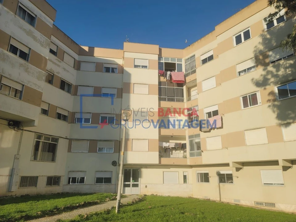 Apartamento T2 para Venda em Rio de Mouro Foto 2