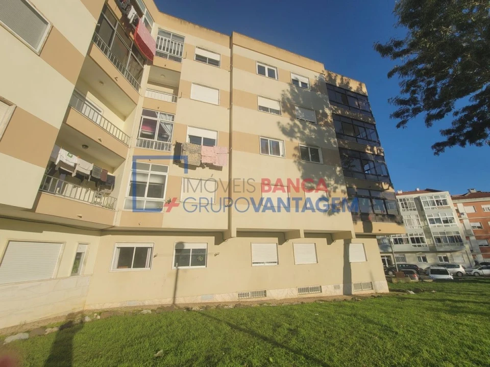 Apartamento T2 para Venda em Rio de Mouro Foto 9