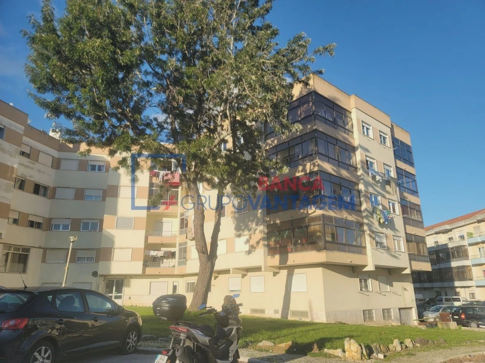 Apartamento T2 para Venda em Rio de Mouro Foto 22