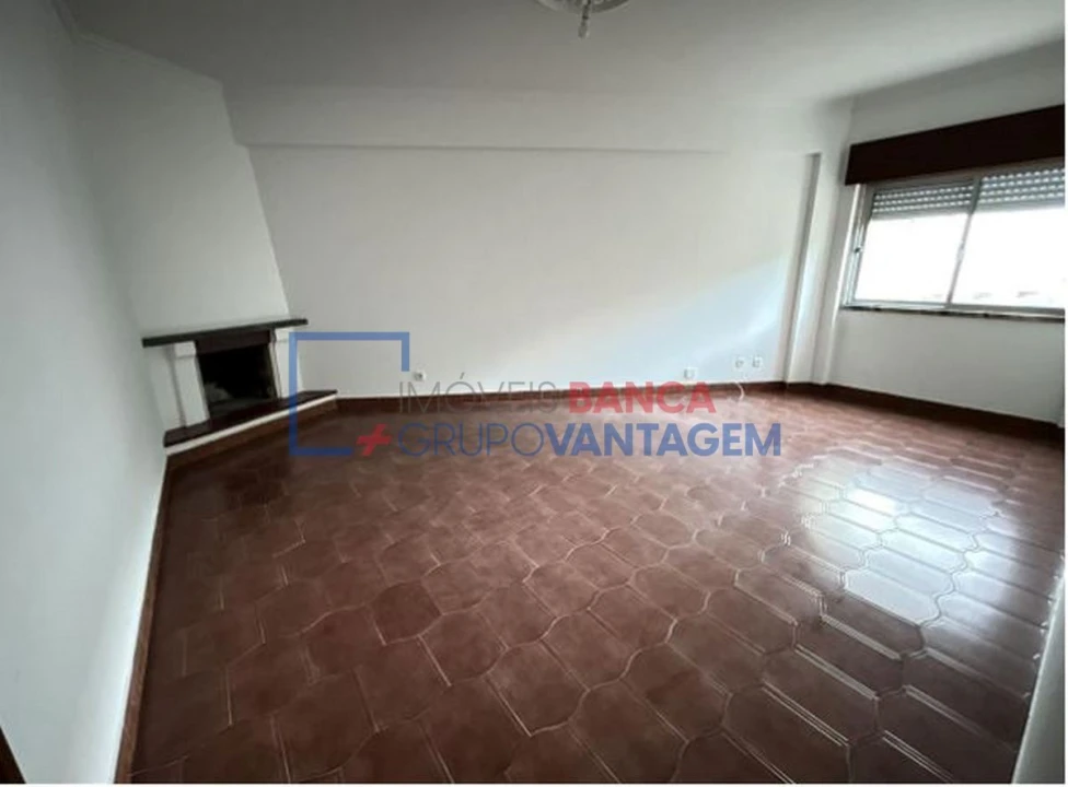 Apartamento T2 para Venda em Rio de Mouro Foto 10