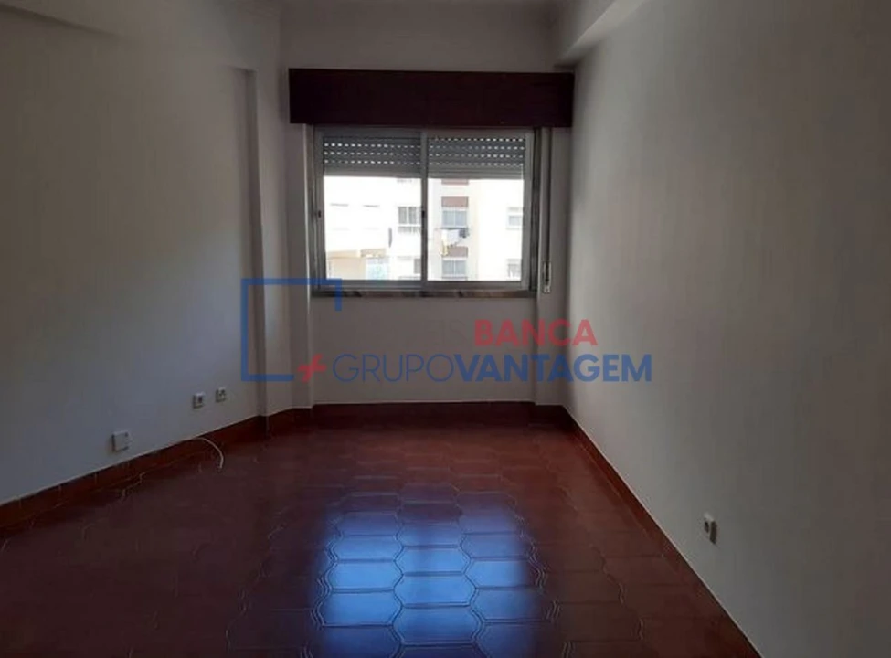 Apartamento T2 para Venda em Rio de Mouro Foto 11