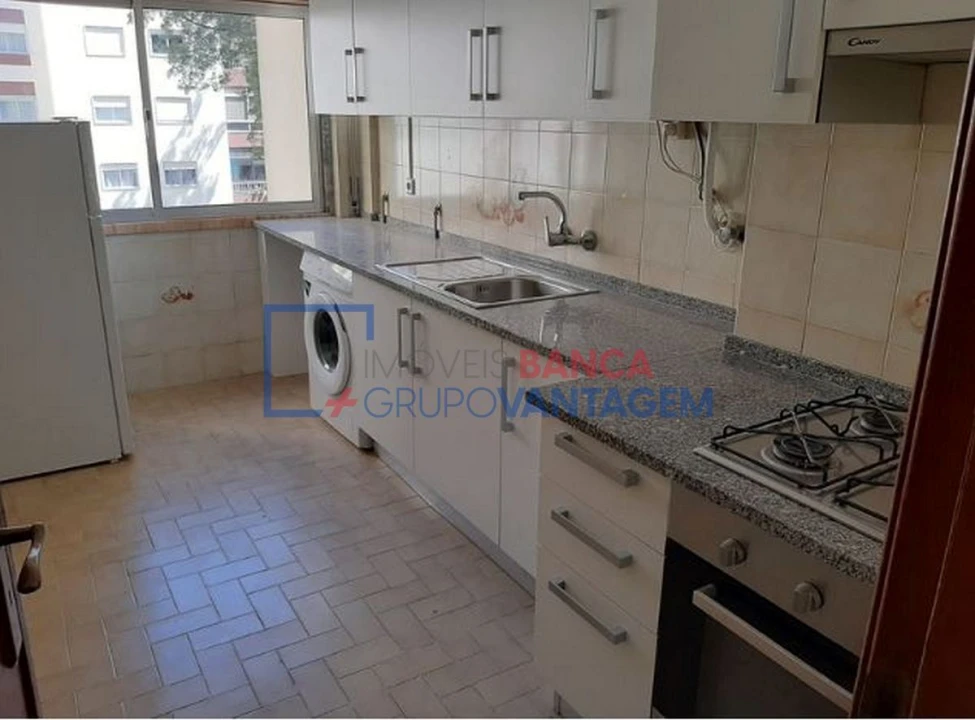 Apartamento T2 para Venda em Rio de Mouro Foto 12