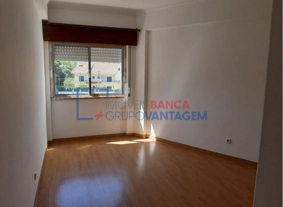 Apartamento T2 para Venda em Rio de Mouro Foto 14