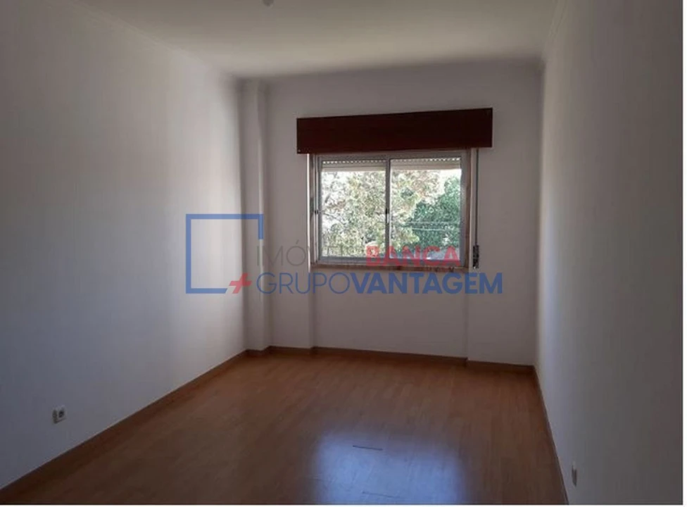 Apartamento T2 para Venda em Rio de Mouro Foto 16