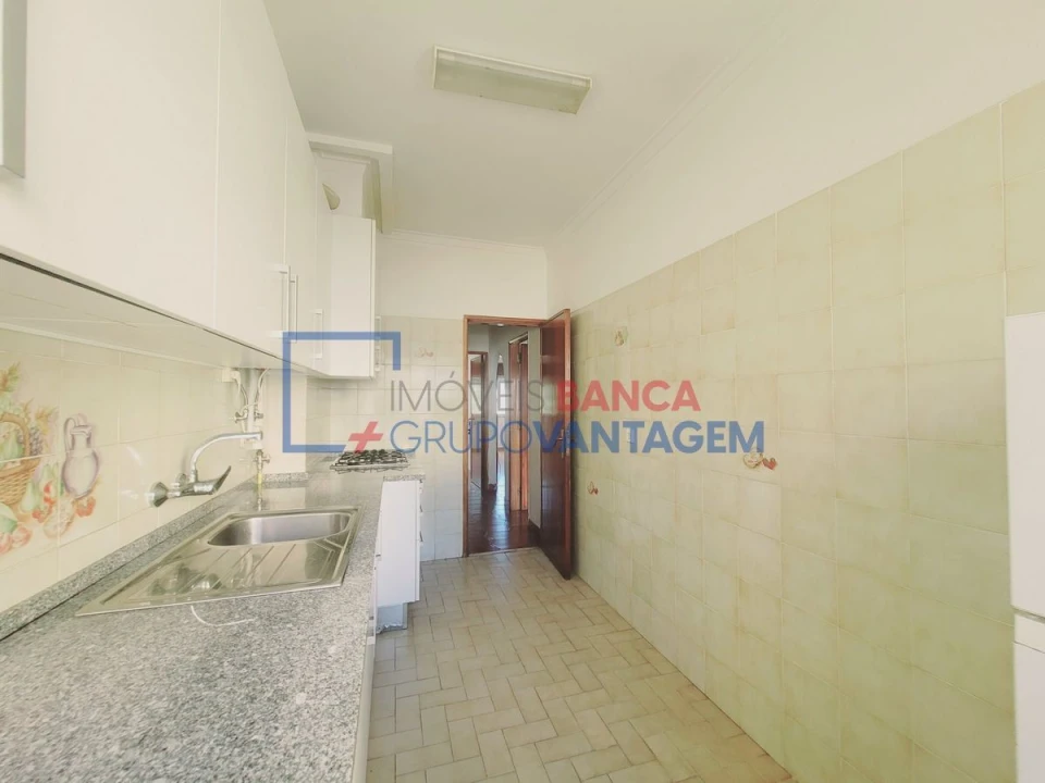 Apartamento T2 para Venda em Rio de Mouro Foto 7