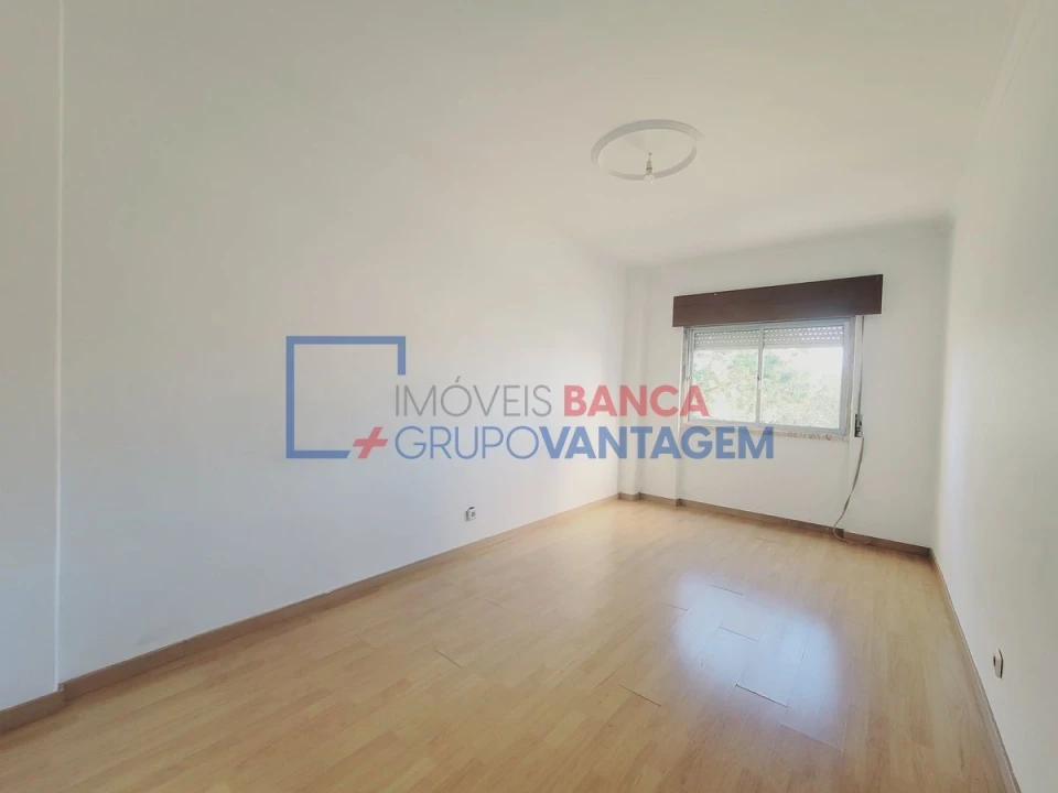 Apartamento T2 para Venda em Rio de Mouro Foto 11