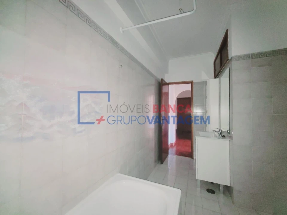 Apartamento T2 para Venda em Rio de Mouro Foto 18
